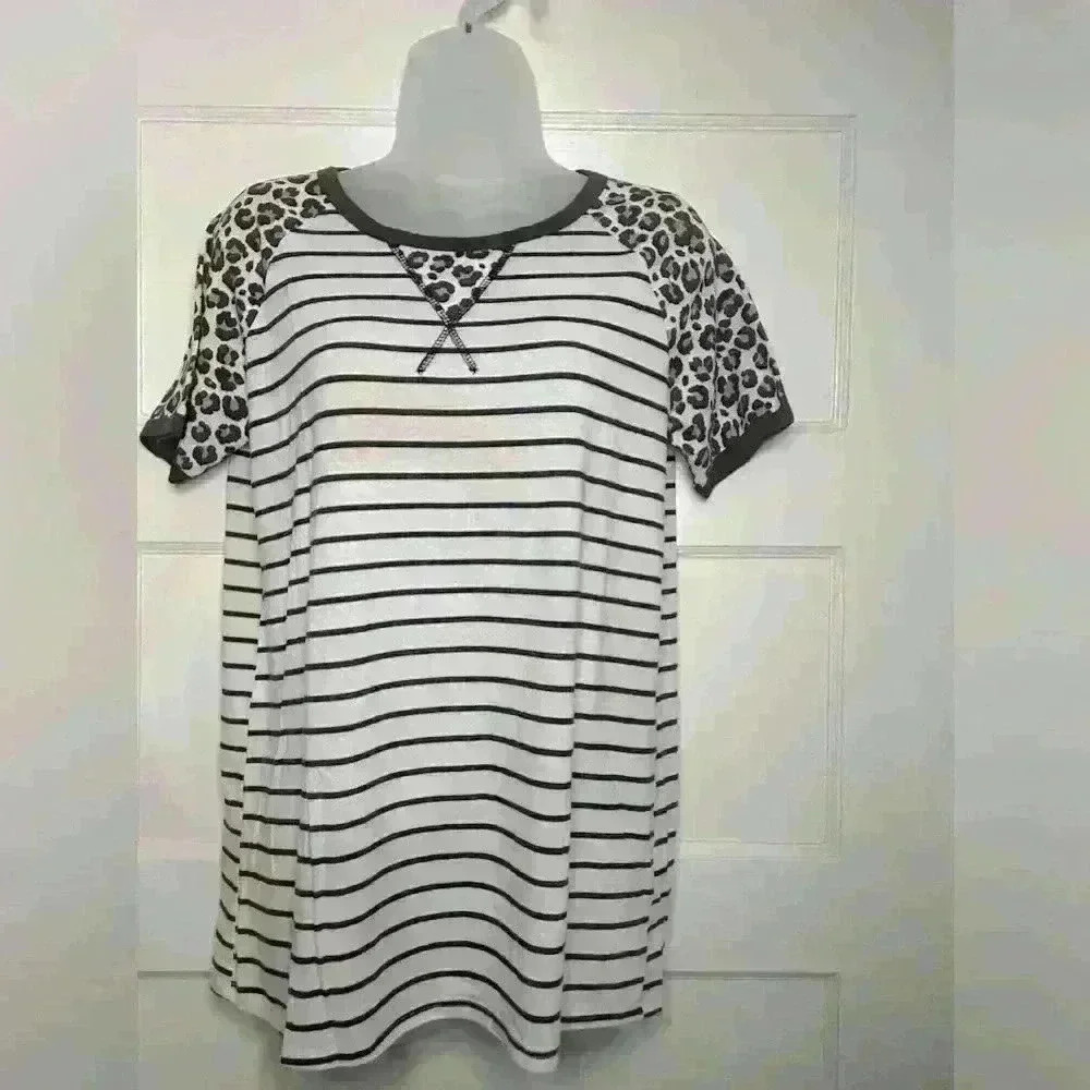 Boutique Fantastic Fawn Tee Sz M Stripes And‎ Leopard Print